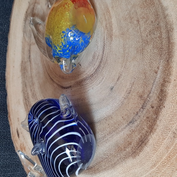 A Set of 3 Art Glass Tropical fish - Picture 8 of 8